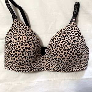 NEW !! Victoria Secret~wireless t-shirt lightly lined bra